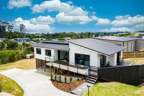 Photo of property in 4 Kuaka Crescent, Mangawhai, 0505