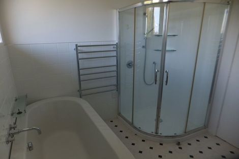 Photo of property in 46 Deuxberry Avenue, Northcote, Auckland, 0627