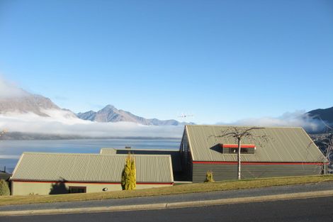 Photo of property in 2 Belfast Terrace, Queenstown, 9300