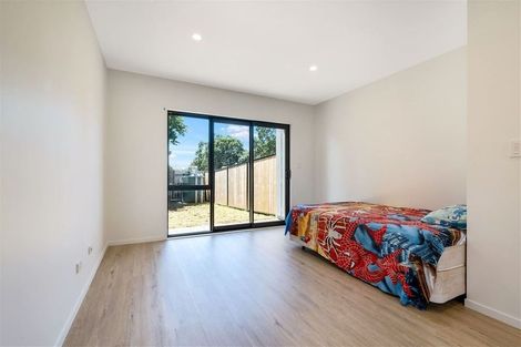 Photo of property in 13 Eileen Newey Place, Henderson, Auckland, 0612