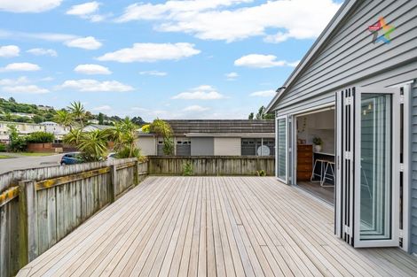Photo of property in 14 Young Grove, Stokes Valley, Lower Hutt, 5019