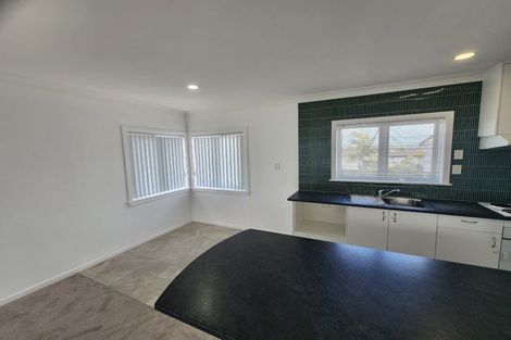 Photo of property in 623 Glenfield Road, Totara Vale, Auckland, 0629