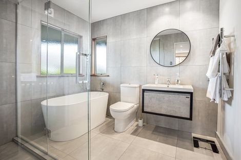 Photo of property in 78 Knights Road, Rothesay Bay, Auckland, 0630