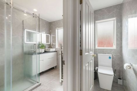 Photo of property in 98a Manuroa Road, Takanini, 2112