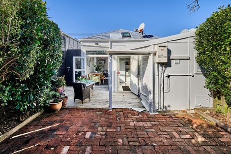 Photo of property in 28 Stanley Street, Berhampore, Wellington, 6023