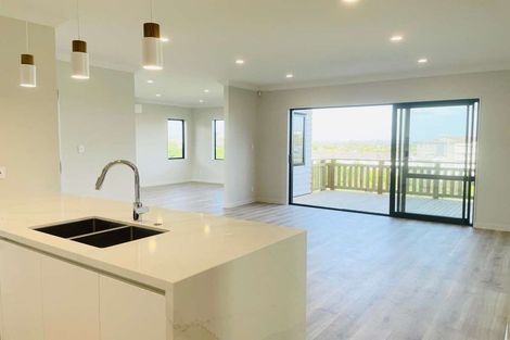 Photo of property in 16 Bine Crescent, Orewa, 0931