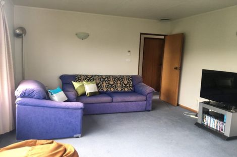 Photo of property in 2/63 Mandalay Terrace, Khandallah, Wellington, 6035