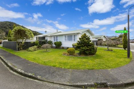 Photo of property in 41 Holdsworth Avenue, Trentham, Upper Hutt, 5018