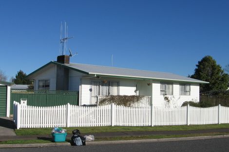 Photo of property in 2 Bradley Place, Nawton, Hamilton, 3200