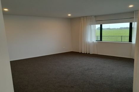 Photo of property in 112 Kaurinui Crescent, One Tree Point, 0118
