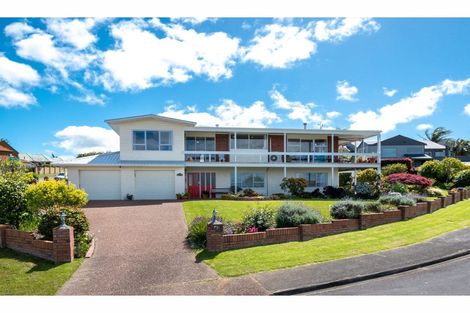 Photo of property in 2 Parkside Road, West Harbour, Auckland, 0618