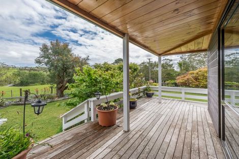 Photo of property in 237 Awa Road, Kumeu, 0891