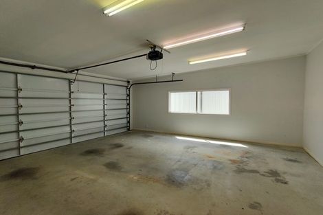 Photo of property in 60 Lewisham Street, Highland Park, Auckland, 2010