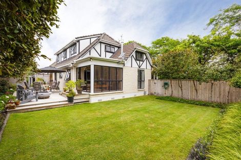 Photo of property in 1 Earl Place, Hokowhitu, Palmerston North, 4410