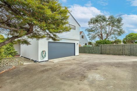 Photo of property in 2/13 Mana Esplanade, Paremata, Porirua, 5026