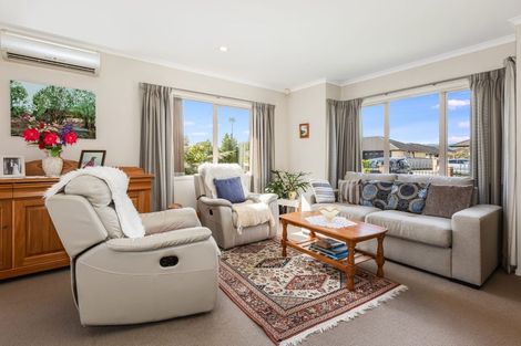 Photo of property in 63 Weraroa Road, Levin, 5510