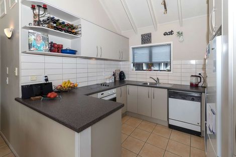 Photo of property in 28 Venus Place, Half Moon Bay, Auckland, 2012