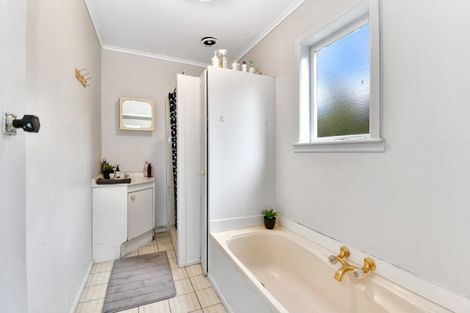 Photo of property in 579 East Coast Road, Browns Bay, Auckland, 0630