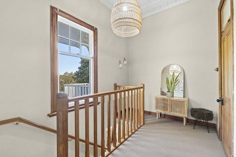 Photo of property in 62 Gilbert Street, New Plymouth, 4310