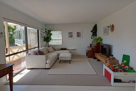 Photo of property in 2/37 Alexander Avenue, Torbay, Auckland, 0630