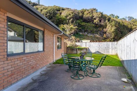 Photo of property in 25 Aragon Grove, Kingsley Heights, Upper Hutt, 5018