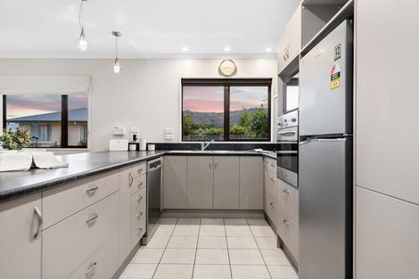 Photo of property in 1 Castleview Lane, Heathcote Valley, Christchurch, 8022