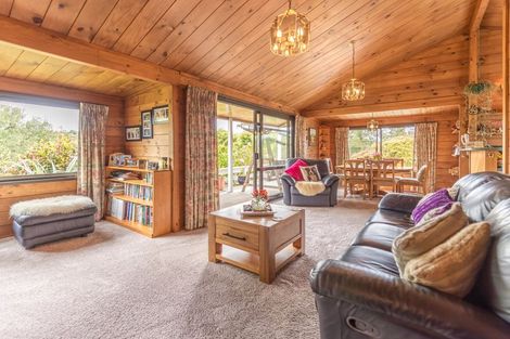 Photo of property in 237 Awa Road, Kumeu, 0891