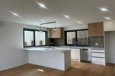 Photo of property in 43 Savoy Road, Glen Eden, Auckland, 0602