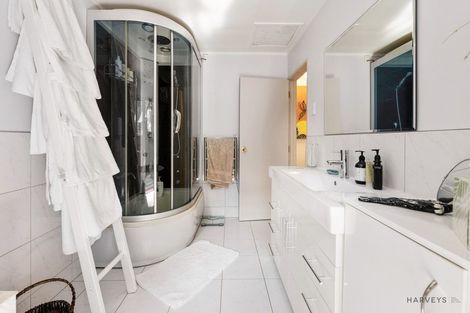 Photo of property in 38 Rauhuia Crescent, Parau, Auckland, 0604