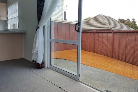 Photo of property in 1/19 Hauraki Crescent, Pinehill, Auckland, 0632
