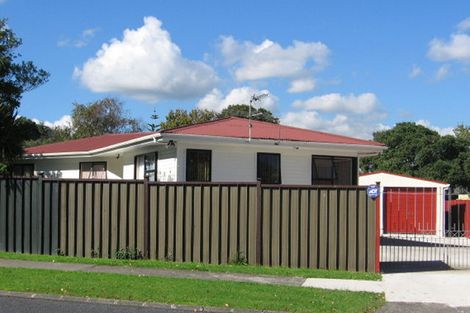 Photo of property in 2 Edgewater Drive, Pakuranga, Auckland, 2010
