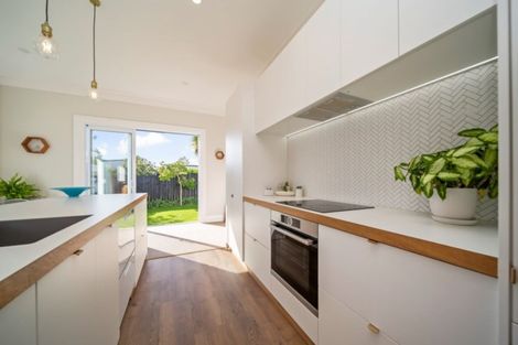 Photo of property in 25 Mount Edgcumbe Street, New Plymouth, 4310