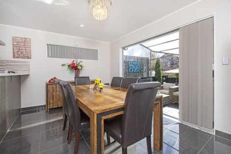 Photo of property in 2/38 Stanniland Street, Sunnyhills, Auckland, 2010