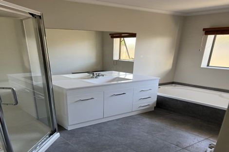 Photo of property in 51 Gandalf Crescent, Paraparaumu, 5032