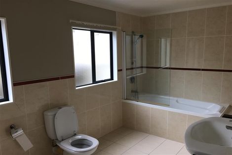 Photo of property in 25 Aorangi Place, Birkenhead, Auckland, 0626