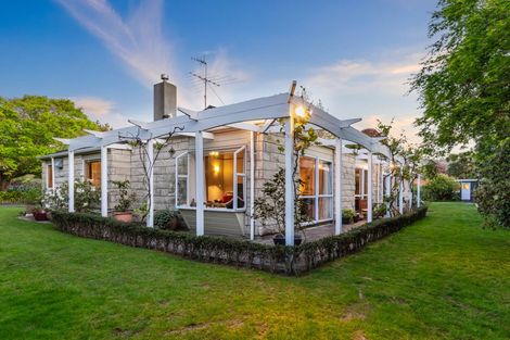 Photo of property in 12 Ngarara Road, Waikanae, 5036