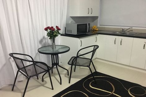 Photo of property in 2/31 Hyde Road, Rothesay Bay, Auckland, 0630