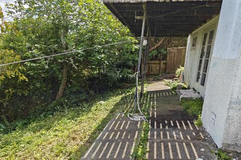 Photo of property in 33 Howard Road, Northcote, Auckland, 0627