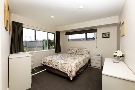 Photo of property in 2 Oakwood Drive, Highlands Park, New Plymouth, 4312