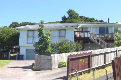 Photo of property in 1/8 Mcquoid Place, Glenfield, Auckland, 0629