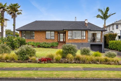 Photo of property in 65 Kiwi Esplanade, Mangere Bridge, Auckland, 2022