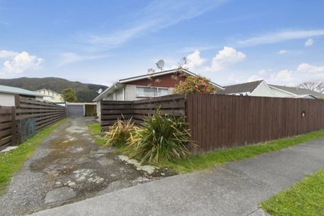 Photo of property in 252a Wellington Road, Wainuiomata, Lower Hutt, 5014