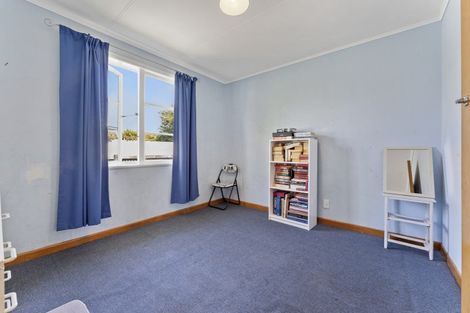 Photo of property in 12 Chester Crescent, West End, Palmerston North, 4410