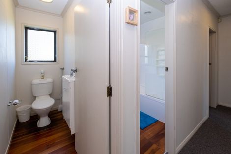 Photo of property in 44 Kent Terrace, Midhirst, Stratford, 4394