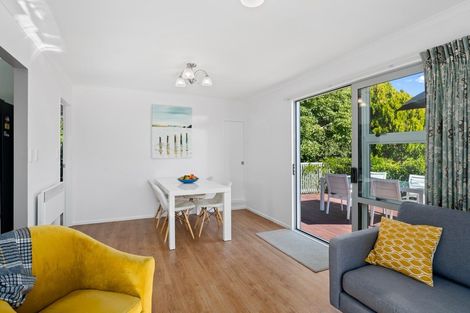 Photo of property in 15 Napier Grove, Waikanae Beach, Waikanae, 5036