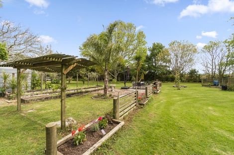 Photo of property in 2083 State Highway 16, Helensville, 0875