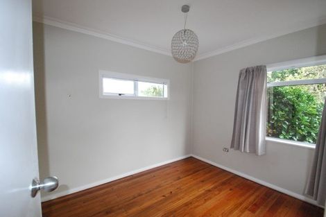 Photo of property in 28 Singers Road, Korokoro, Lower Hutt, 5012