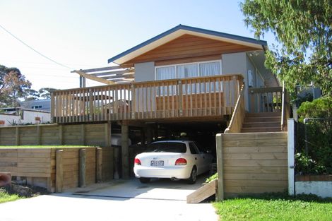 Photo of property in 40 Alwyn Avenue, Te Atatu South, Auckland, 0610