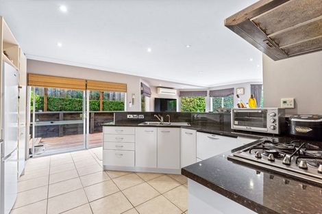 Photo of property in 12 Stonedge Lane, Rosedale, Auckland, 0632