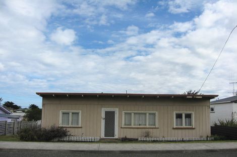 Photo of property in 105 Kahukura Avenue, Waitarere Beach, Levin, 5510